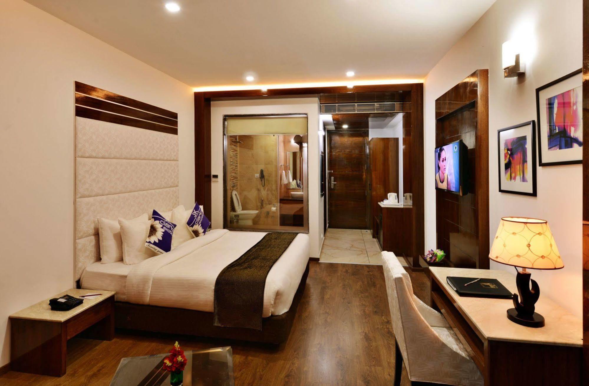 Jk Clarks Exotica Hotel Далхаузи Екстериор снимка